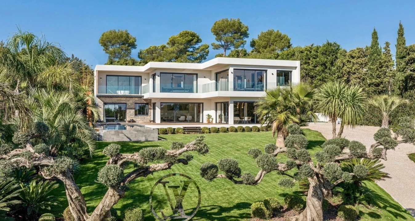 Luxury Real estate to rent Mougin Villa Ivy garden